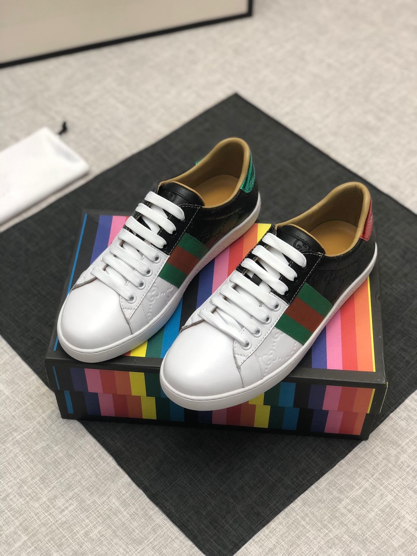 2020 Triple-S Clear Sole Men Women Casual Shoes White Black Grey Neon Green Navy Grey Clear Sole Sneakers O Red Paris Dad Trainers
2020 Triple-S Clear Sole Men Women Casual Shoes White Black Grey Neon Green Navy Grey Clear Sole Sneakers O Red Paris Dad Trainers
