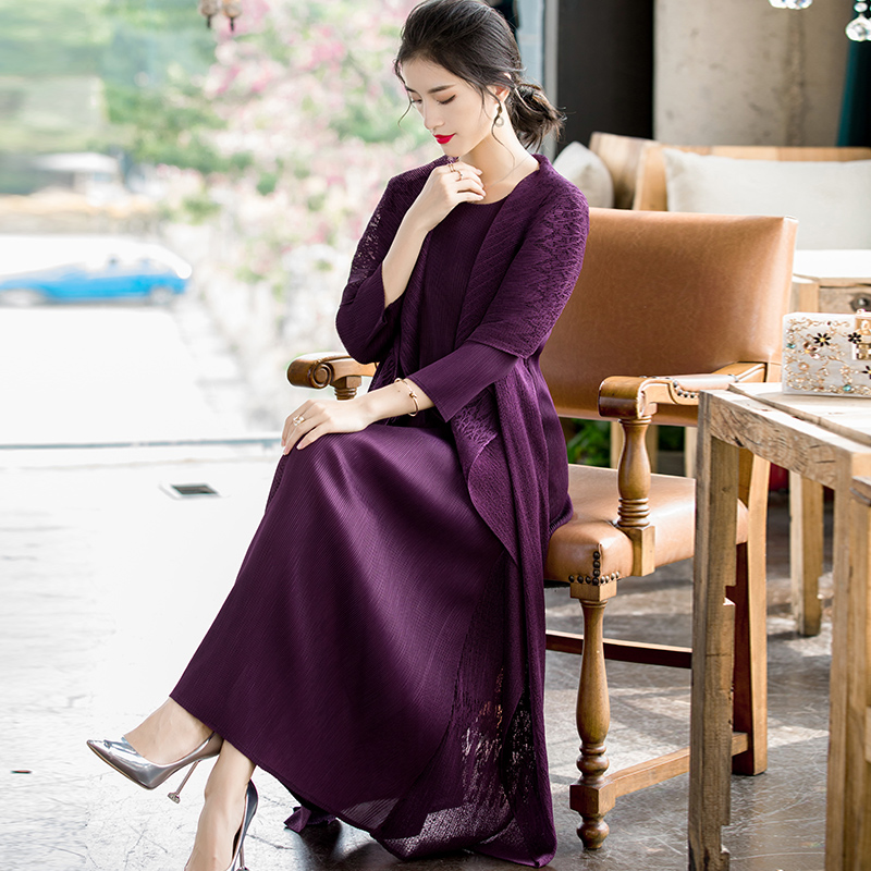 Plus Size Dress Purple Women 2020 Spring Solid Color Faux Two Piece Elastic Miyake Pleated Round Neck Loose elegant Dress
Plus Size Dress Purple Women 2020 Spring Solid Color Faux Two Piece Elastic Miyake Pleated Round Neck Loose elegant Dress