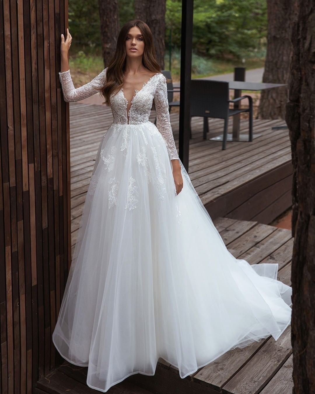 Lace Stylish Beaded Wedding Dresses Sheer Plunging Neck A Line Long Sleeves Bridal Gowns Sequined Sweep Train Tulle Robe De Marie