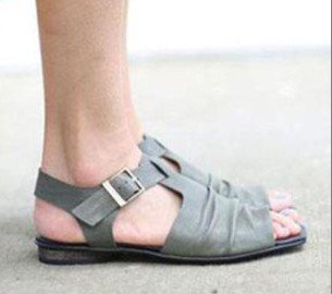 Summer 2020 new word buckle large size hollow low-heeled wild female sandals casual fish mouth sandals X204, Black
Summer 2020 new word buckle large size hollow low-heeled wild female sandals casual fish mouth sandals X204, Black