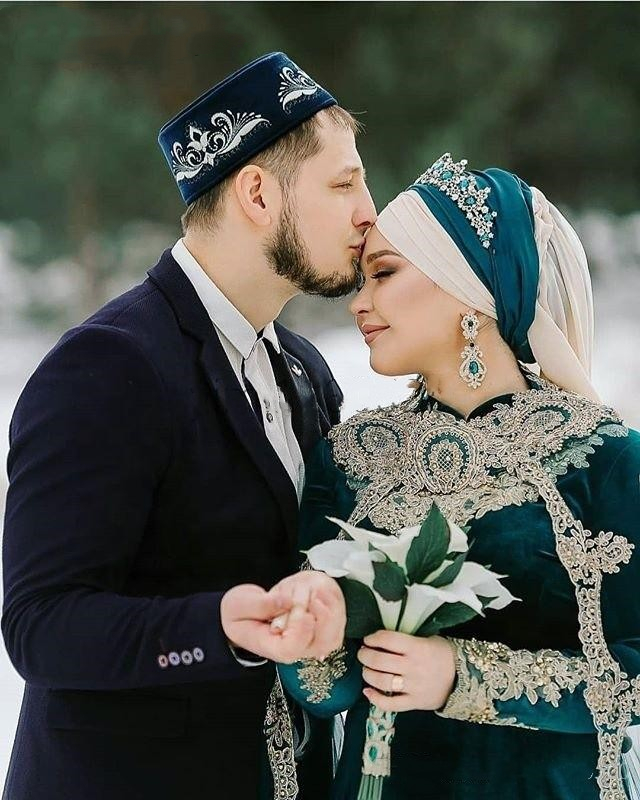 2021 Vintage Arabic Muslim Wedding Dress With Long Sleeve Crystals Beads Wrap Appliques Lace Bridal Gowns Islamic Winter Autumn Bride Dresses