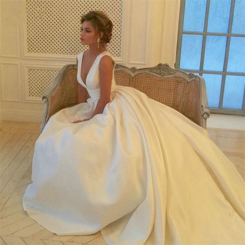 2020 vestidos de novia V-Neck Wedding Gowns Sleeveless Satin Princess Bridal Dress Long Ball Gown Chapel Train Wedding Dresses, White
2020 vestidos de novia V-Neck Wedding Gowns Sleeveless Satin Princess Bridal Dress Long Ball Gown Chapel Train Wedding Dresses, White