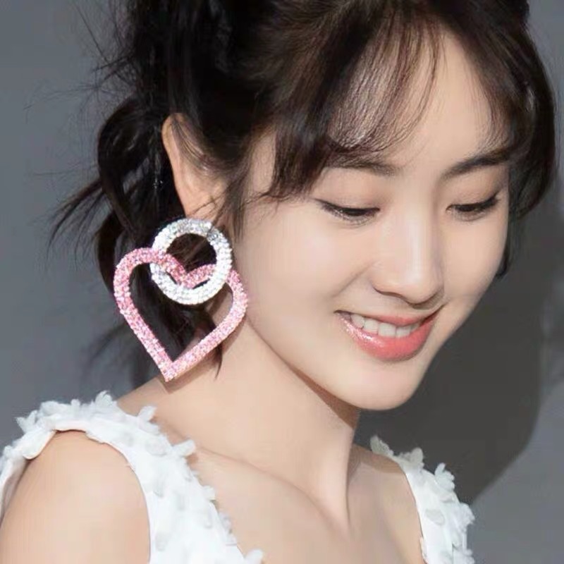 Shiny Pink White Rhinestone Double Heart Pendant Dangle Earrings for Women Jewelry Fashion Show Statement Earrings Accessories
Shiny Pink White Rhinestone Double Heart Pendant Dangle Earrings for Women Jewelry Fashion Show Statement Earrings Accessories