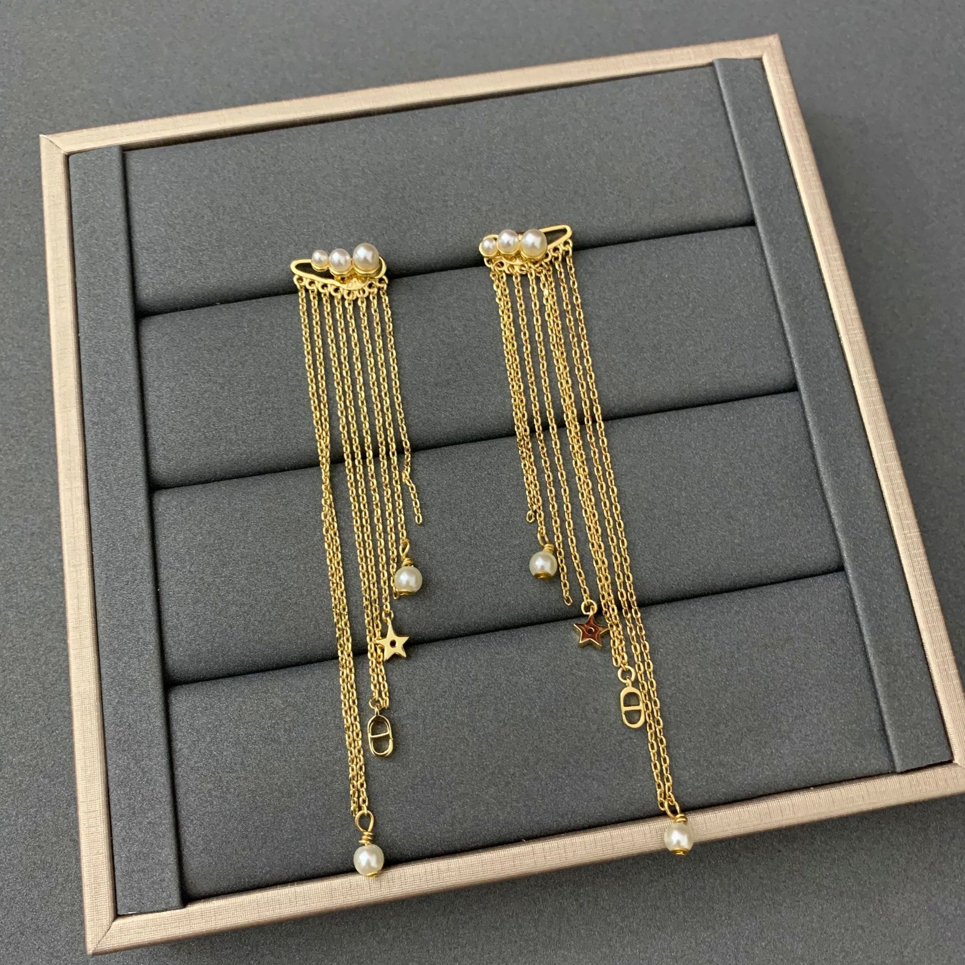 D family 2020 new chain tassel pearl earrings female Dijia Internet celebrity tassel earrings
D family 2020 new chain tassel pearl earrings female Dijia Internet celebrity tassel earrings