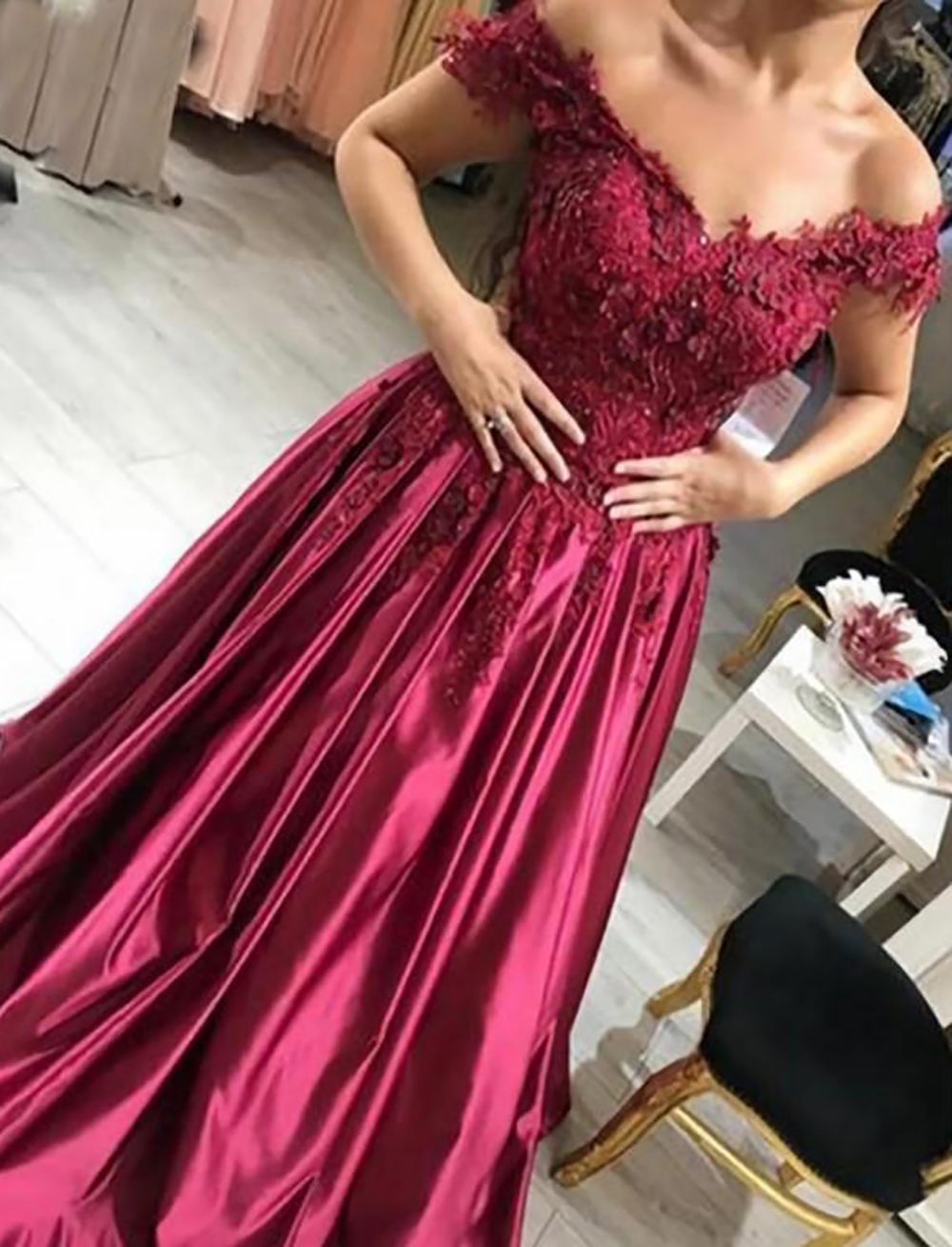 Burgundy Ball Gowns Prom Dress Strapless Off-the-Shoulder Long Evening Dress With Applique Satin lace Evening Gown
