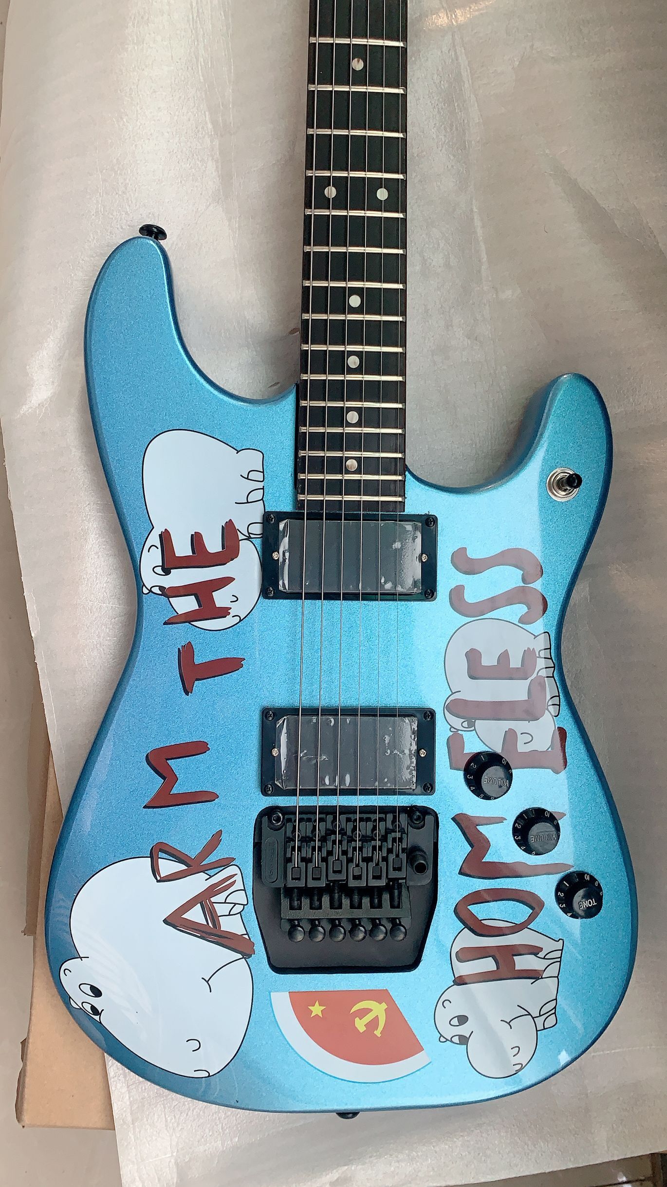 Custom Made Tom Morello Arm The Homeless Metal Blue Electric Guitar Black Bridge Tremolo Tailpiece Locking Nut, Black Hardware China Guitars
Custom Made Tom Morello Arm The Homeless Metal Blue Electric Guitar Black Bridge Tremolo Tailpiece Locking Nut, Black Hardware China Guitars