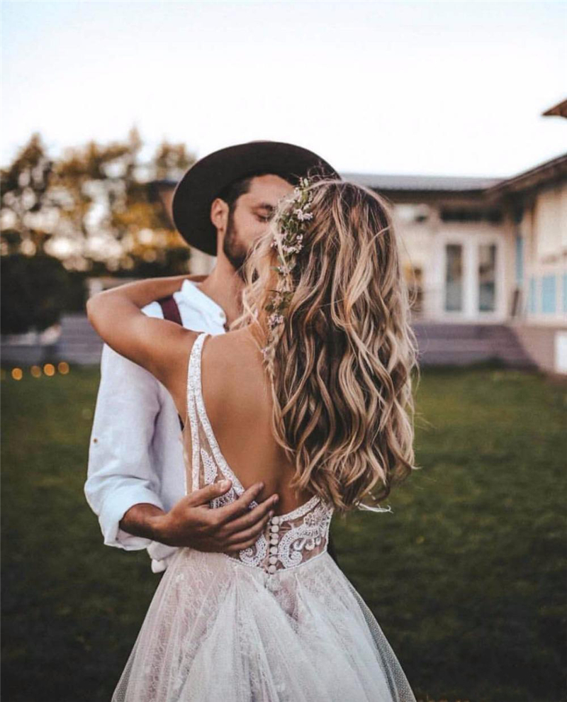 Sexy Beach Wedding Dresses Boho Bridal Gowns Deep V Neck Lace Beading Sweep Train Tulle Sleeveless Open Back Bride Dress Vestidos