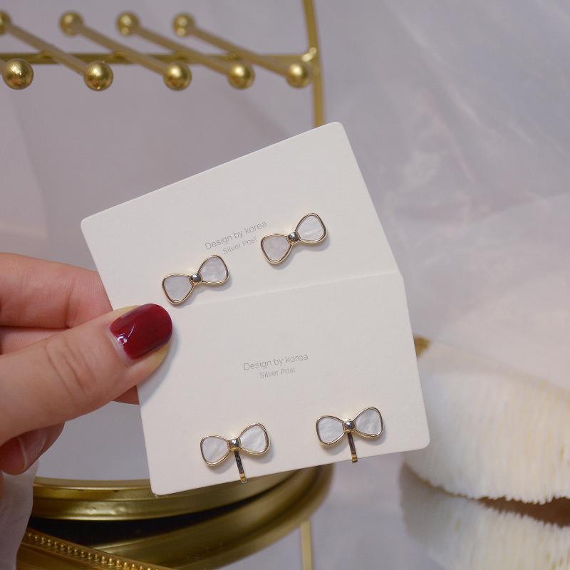 Shiny Side New Accessories Acrylic Knot Stud Earrings for Women Fashion Jewelry Simple Style Cute Small Earrings
Shiny Side New Accessories Acrylic Knot Stud Earrings for Women Fashion Jewelry Simple Style Cute Small Earrings