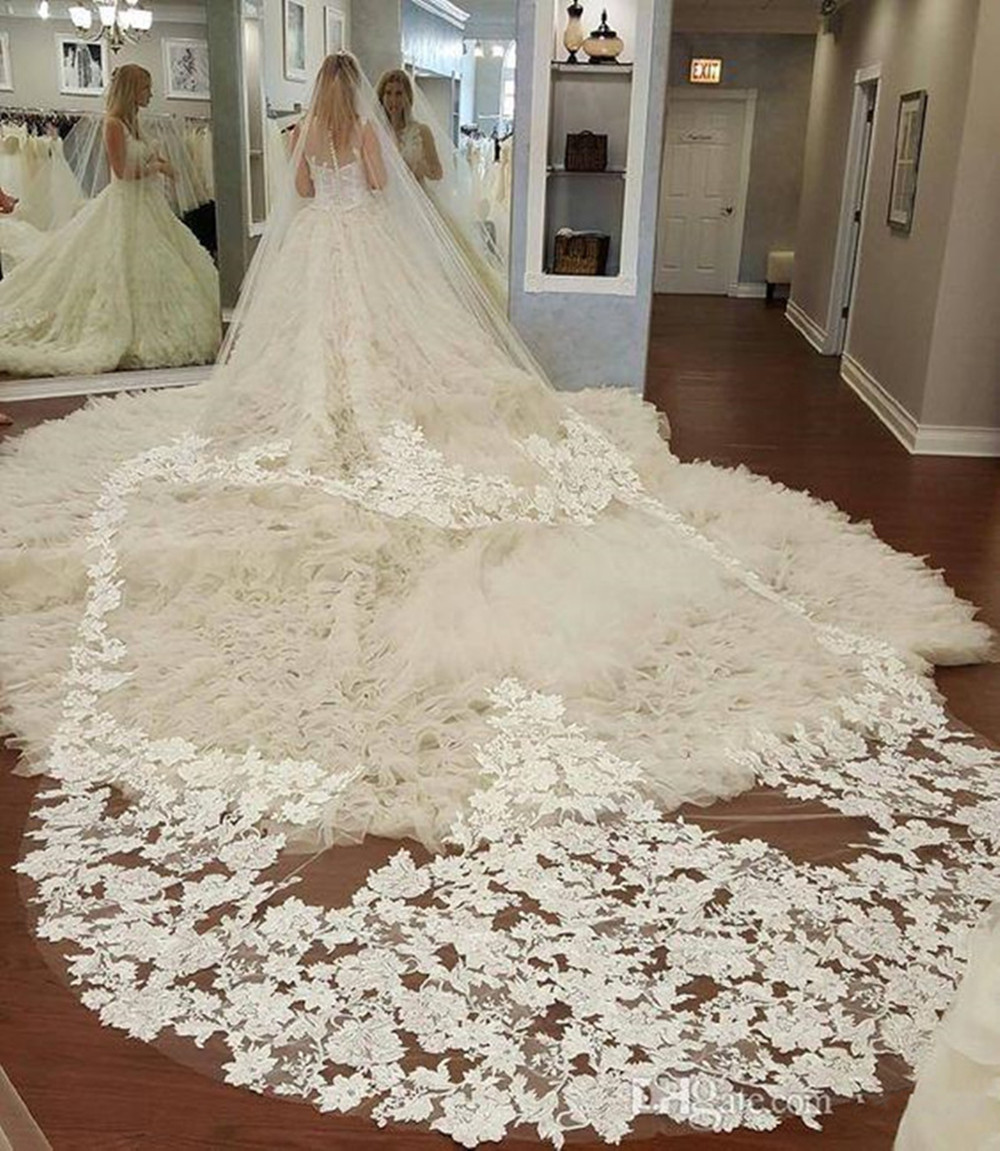 2020 Sequins Bridal Veils Appliques Lace Edge One Layer Blusher Veil Custom Made Long Tulle Wedding Veils, Ivory
2020 Sequins Bridal Veils Appliques Lace Edge One Layer Blusher Veil Custom Made Long Tulle Wedding Veils, Ivory