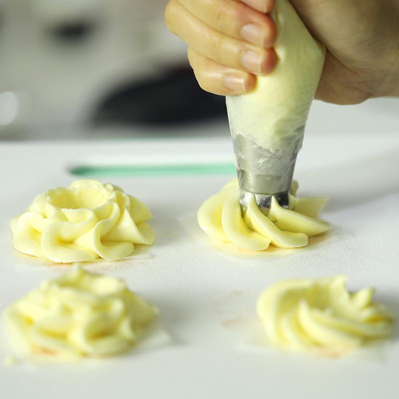 Portable Russian Pastry Nozzle Set Reusable Ball Flower Cream DIY Decor Tools for Home Kitchen Cake Easily Making
Portable Russian Pastry Nozzle Set Reusable Ball Flower Cream DIY Decor Tools for Home Kitchen Cake Easily Making