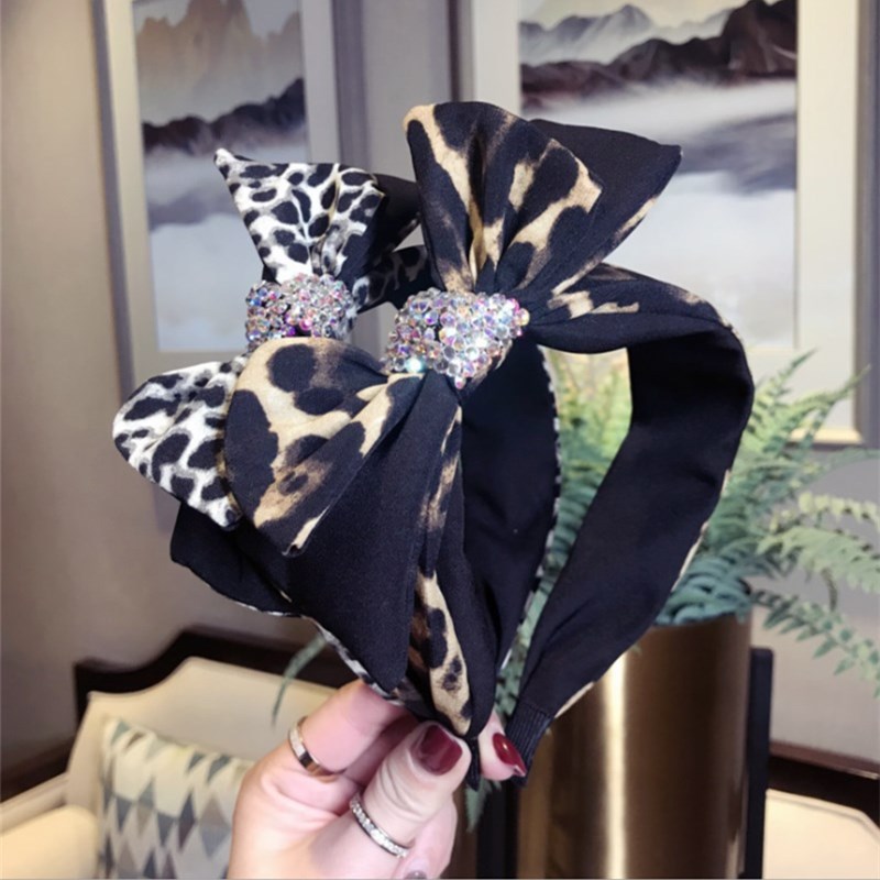 High-end hair accessories leopard double-layer bow headband with rhinestone super flash wide side headband wild hair band women
High-end hair accessories leopard double-layer bow headband with rhinestone super flash wide side headband wild hair band women
