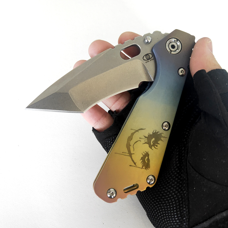 EVIL EYES Limited Customization Version SMF Folding Knife Joker Logo Titanium Handle Stone-wash Real M390 Blade Strong Outdoor Knives Tactic
EVIL EYES Limited Customization Version SMF Folding Knife Joker Logo Titanium Handle Stone-wash Real M390 Blade Strong Outdoor Knives Tactic