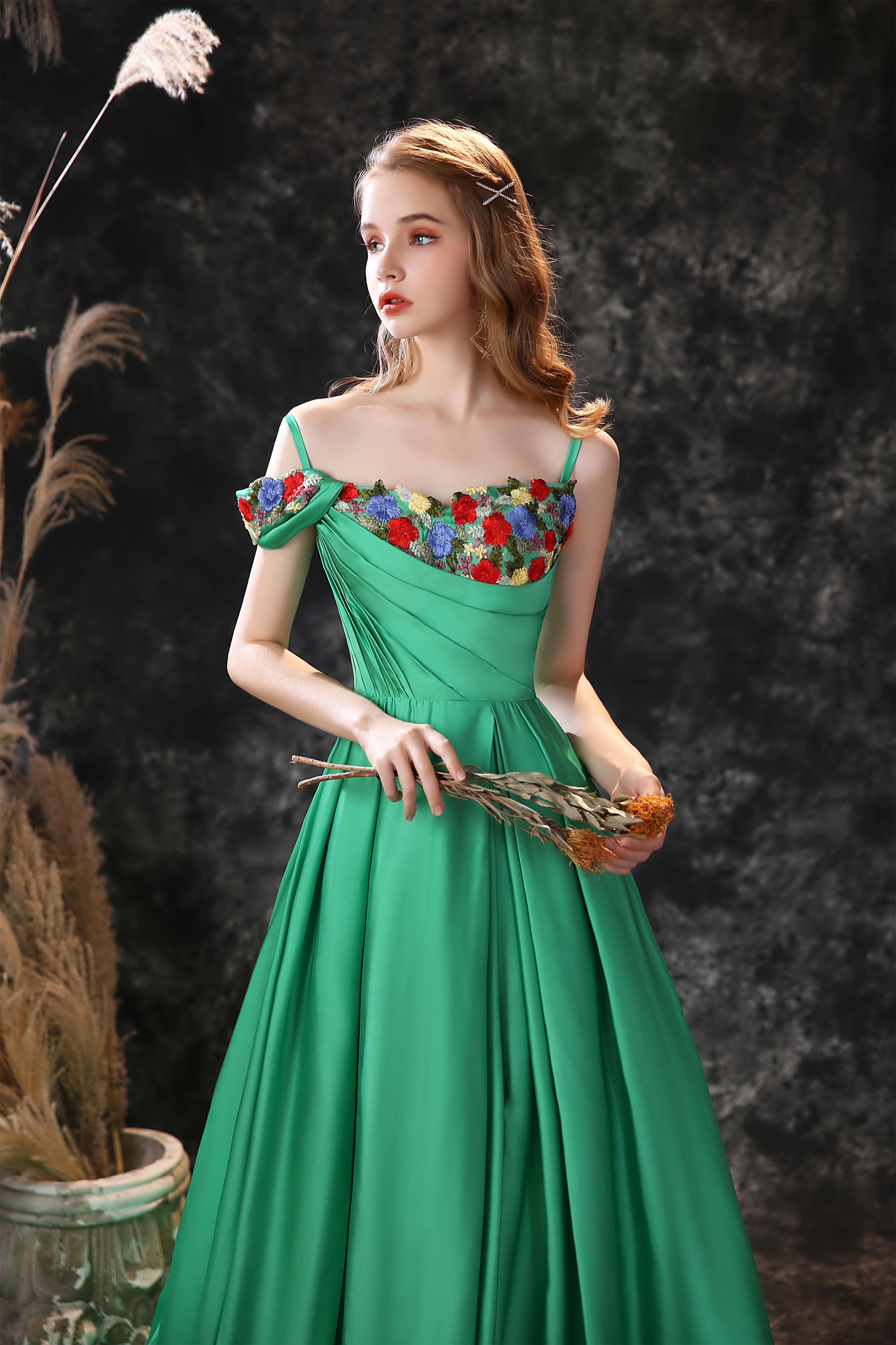 Spaghetti Evening Dresses Embroidery Green Cocktail Dress Zipper Back Prom Gowns Split Sweep Train Party Wear