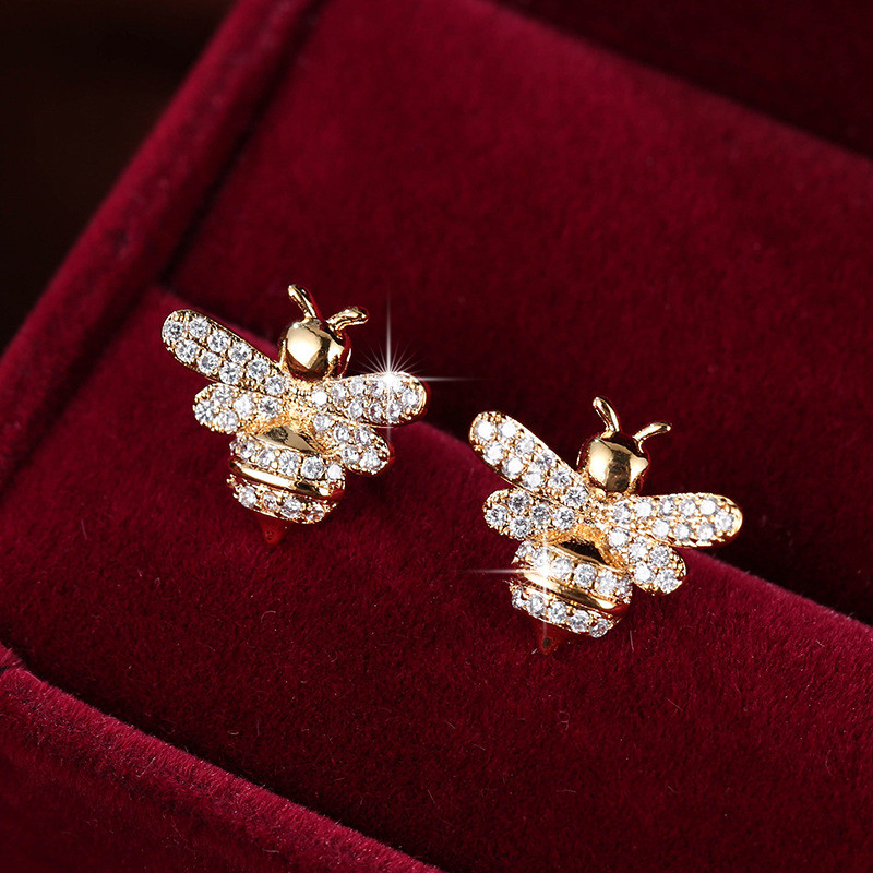 Fashion Bee Earrings Studs Crystal Charm Studs Women Charm Earrings Creative Personality Diamond Earrings S925 Silver Needle
Fashion Bee Earrings Studs Crystal Charm Studs Women Charm Earrings Creative Personality Diamond Earrings S925 Silver Needle