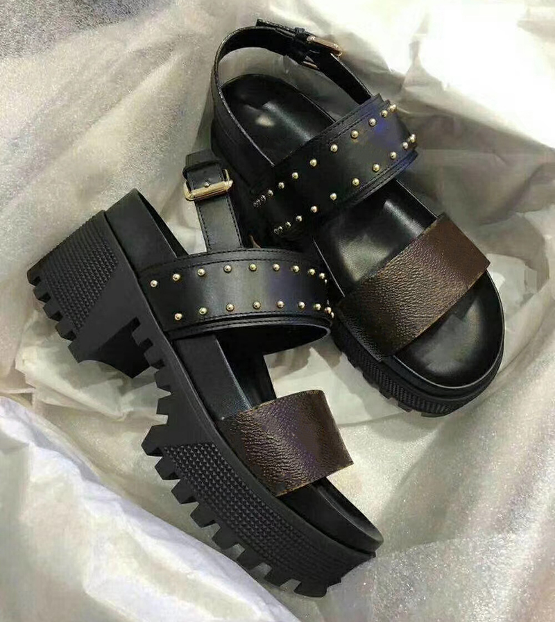 Women Platform Shoes Laureate Sandals Top Quality Glazed Calf Leathe Canvas Dress Party Sandal Platform High Heel Designer Shoes with Box, Color 1
Women Platform Shoes Laureate Sandals Top Quality Glazed Calf Leathe Canvas Dress Party Sandal Platform High Heel Designer Shoes with Box, Color 1