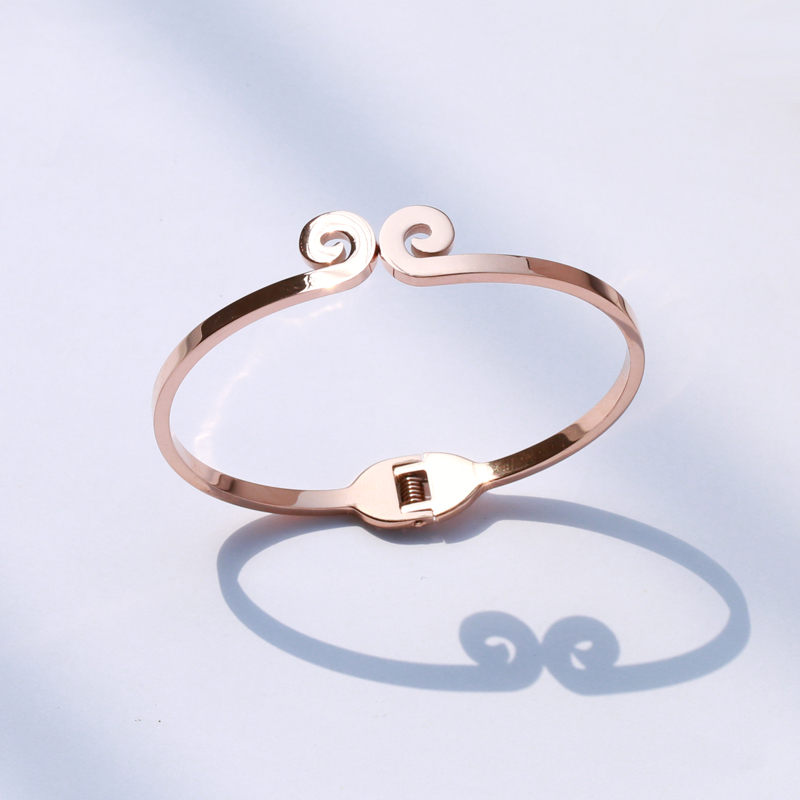 YUN RUO 2020 Fashion Luxury Golden Hoop Lover' Bangle Rose Gold Color Women Birthday Gift Party Titanium Steel Jewelry Not Fade
YUN RUO 2020 Fashion Luxury Golden Hoop Lover' Bangle Rose Gold Color Women Birthday Gift Party Titanium Steel Jewelry Not Fade