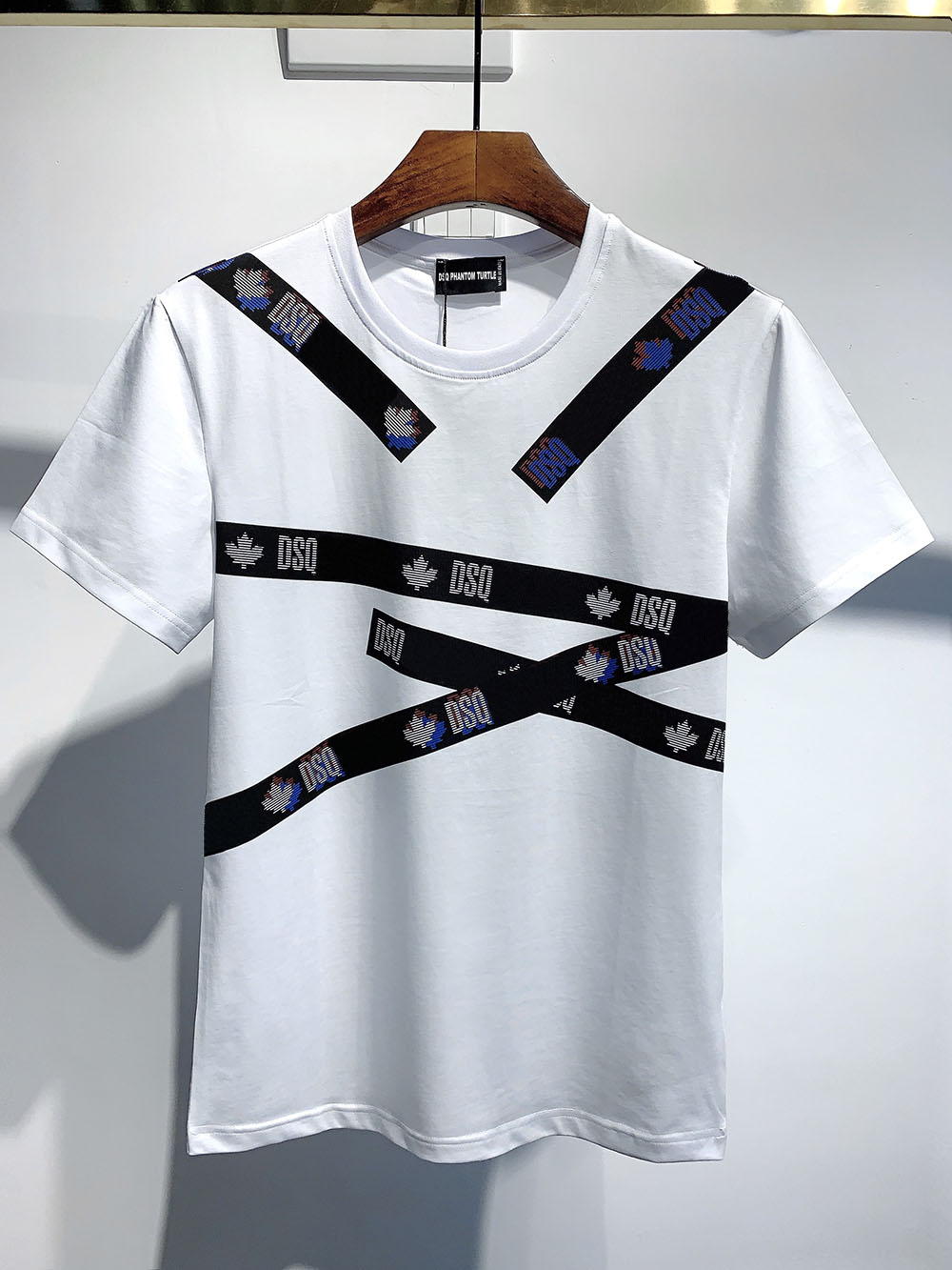 DSQ PHANTOM TURTLE 2020FW New Mens Designer T shirt Italy fashion Tshirts Summer DSQ Pattern T-shirt Male Top Quality 100% Cotton Top 7548, White
DSQ PHANTOM TURTLE 2020FW New Mens Designer T shirt Italy fashion Tshirts Summer DSQ Pattern T-shirt Male Top Quality 100% Cotton Top 7548, White