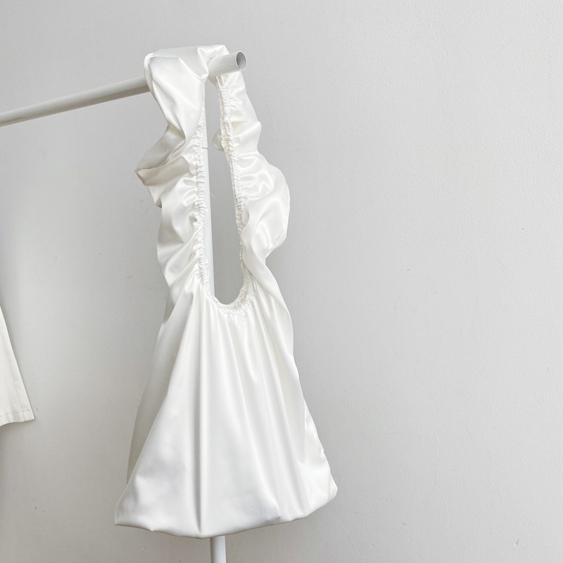 2020 Hot INS Ruched Women Shoulder Bag Ladies Ruffles Middle Handbag Solid Color Female Designer Light Shoulder Bag Whole Sale, Black
2020 Hot INS Ruched Women Shoulder Bag Ladies Ruffles Middle Handbag Solid Color Female Designer Light Shoulder Bag Whole Sale, Black