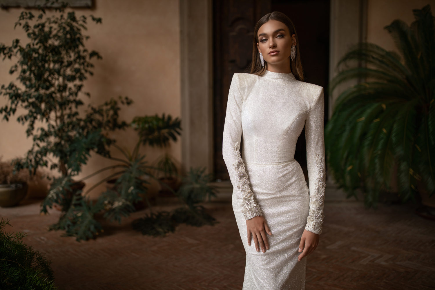 Elegant High Neck Mermaid Wedding Dresses Long Sleeve Glitter Appliques Beaded Bridal Gowns Backless Plus Size robes de mariée