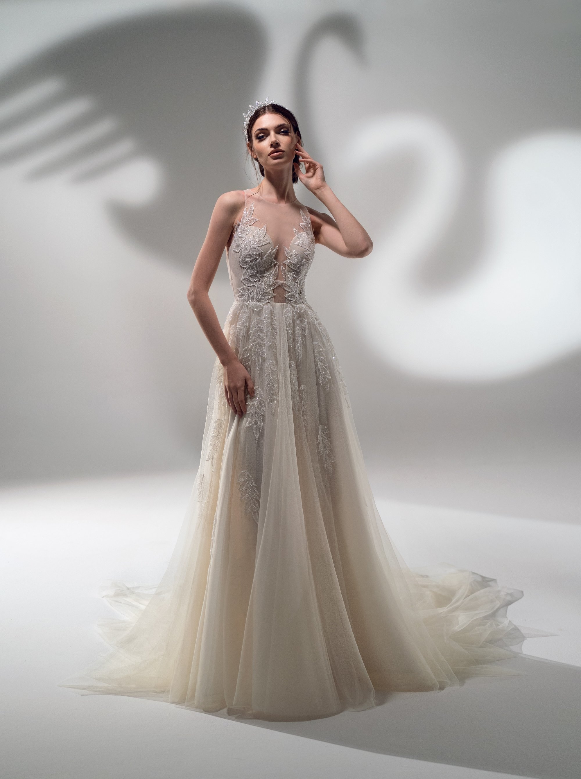 Fairy Jewel Neck Wedding Dresses Lace Applique Sleeveless Custom Made Wedding Dress Sweep Train Robes De Mariée