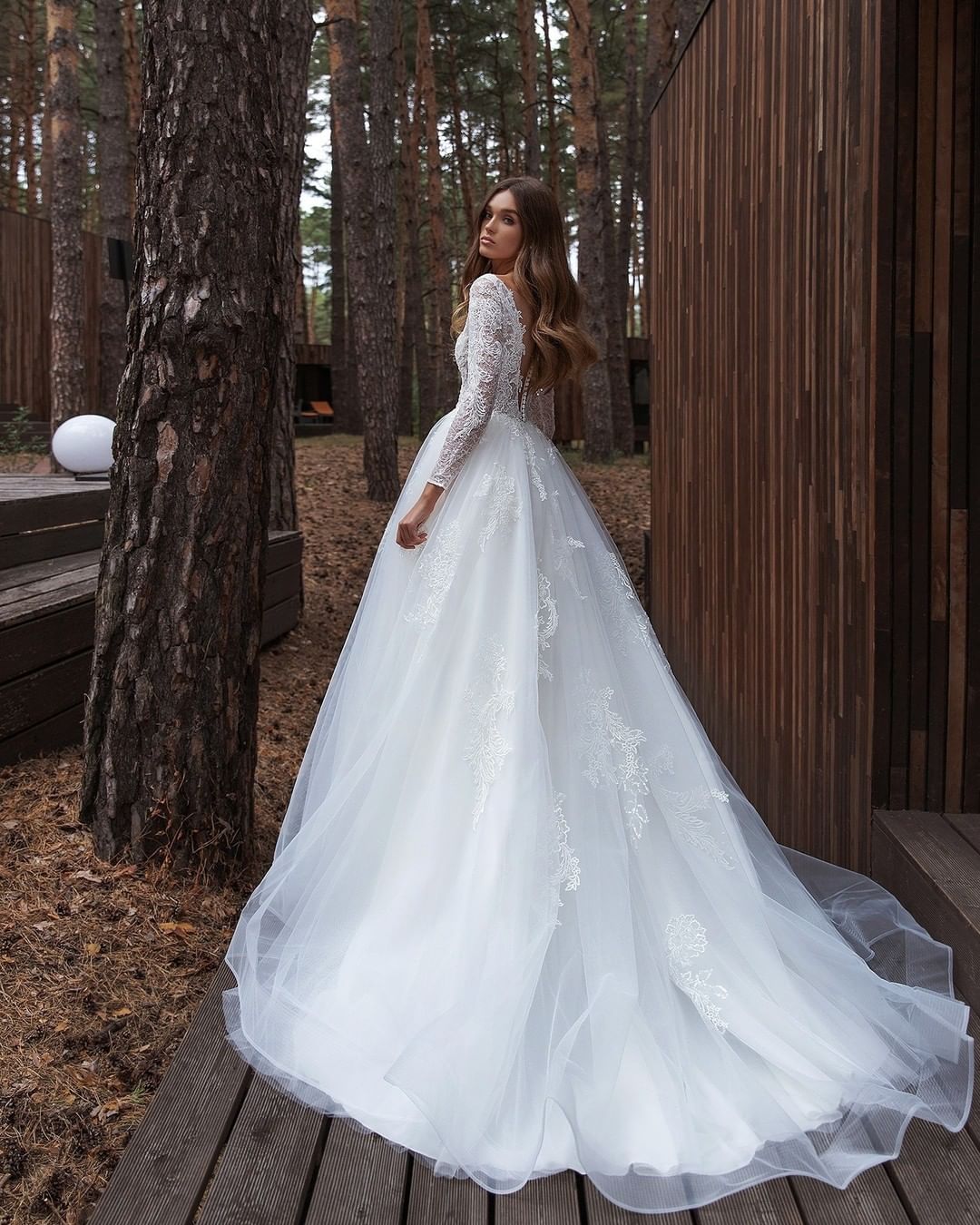 Lace Stylish Beaded Wedding Dresses Sheer Plunging Neck A Line Long Sleeves Bridal Gowns Sequined Sweep Train Tulle Robe De Marie