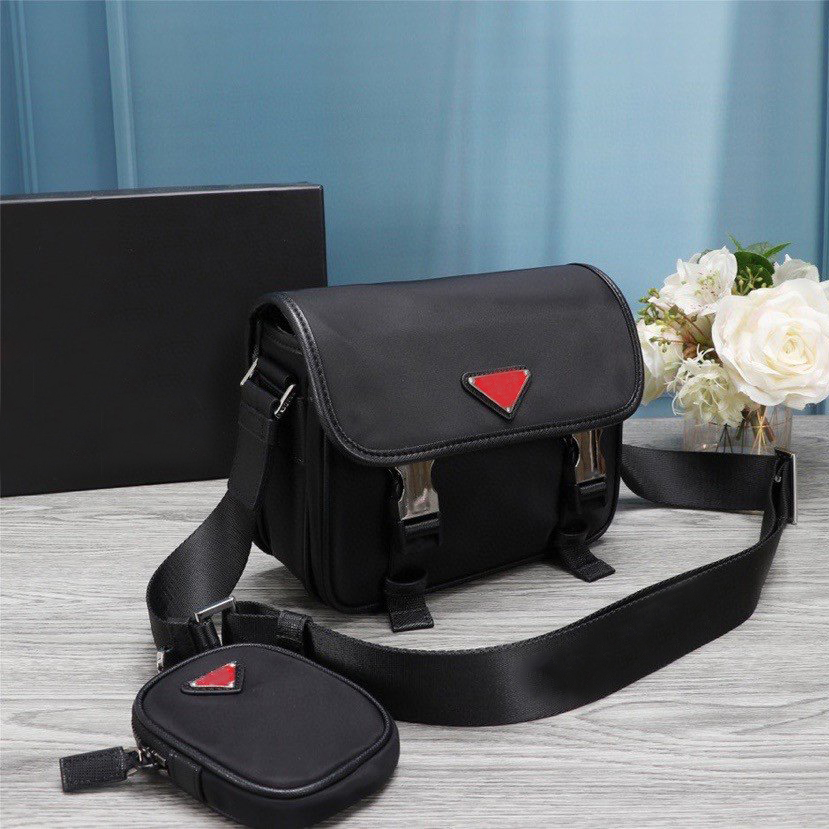 PThe latest postman Kit.High quality low-key luxury with a versatile commuting bag can be casual but cool, both practical and fashionable, Black
PThe latest postman Kit.High quality low-key luxury with a versatile commuting bag can be casual but cool, both practical and fashionable, Black