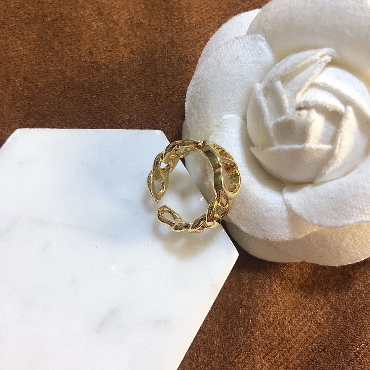 D family 2020 new luxury designer CD letter opening adjustable ring net celebrity all-match fashion material
D family 2020 new luxury designer CD letter opening adjustable ring net celebrity all-match fashion material