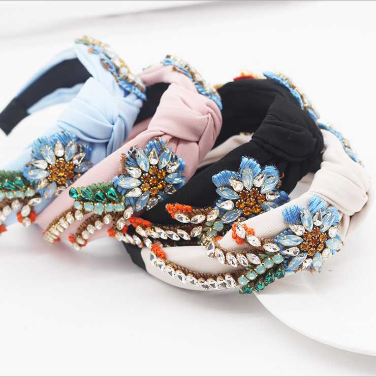 New Baroque Crystal Fabric Hair Accessories Geometry Beautiful Personality Temperament Lady Travel Gift Hair Accessories
New Baroque Crystal Fabric Hair Accessories Geometry Beautiful Personality Temperament Lady Travel Gift Hair Accessories