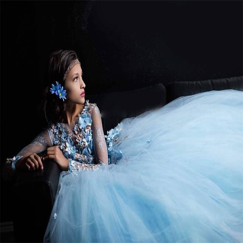 Elegant Flower Girls Dresses Lace Appliqued Hand Made Flower Beads Tulle First Communion Dress Custom Made Sweep Train Kids Formal Wear