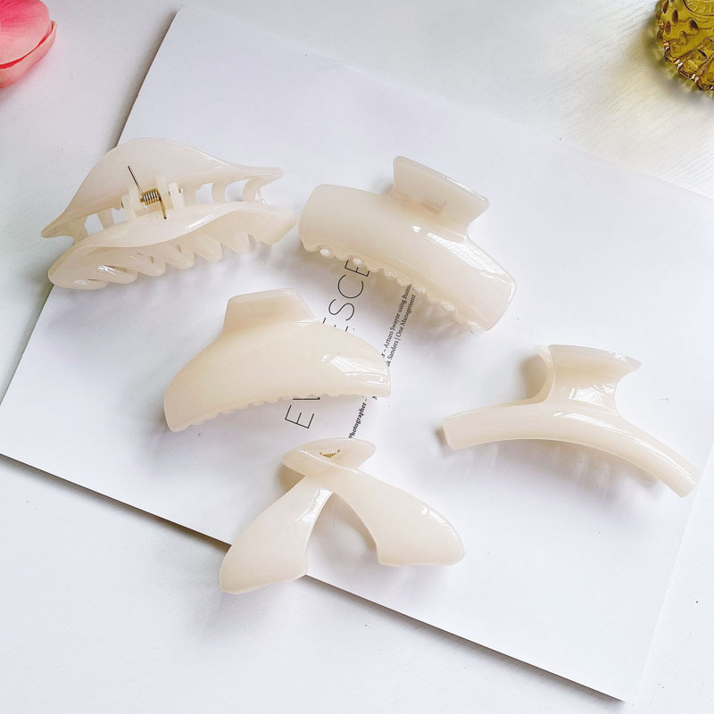 2020 Woman Temperament Cream Color Grab Hair Clip Cream Color Hairpin Back Head Clip Simple Girl Sweet New Headdress Accessories 
2020 Woman Temperament Cream Color Grab Hair Clip Cream Color Hairpin Back Head Clip Simple Girl Sweet New Headdress Accessories