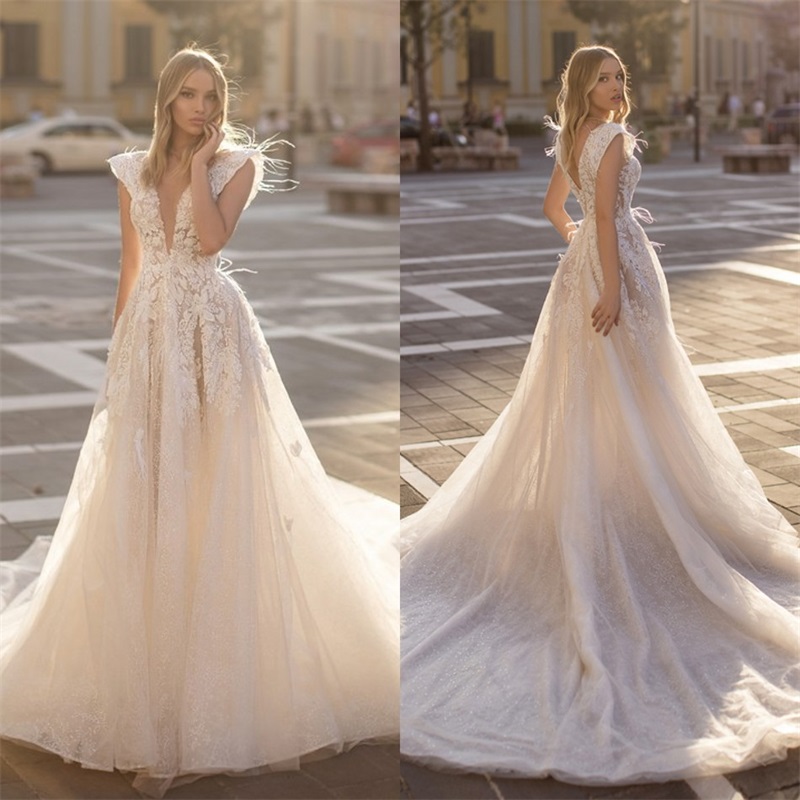 Elegant Newest A-line Wedding Dresses Sexy High V-neck Backless Feather Lace Applique Ruched Tulle Bridal Gown Vintage Wedding Dress