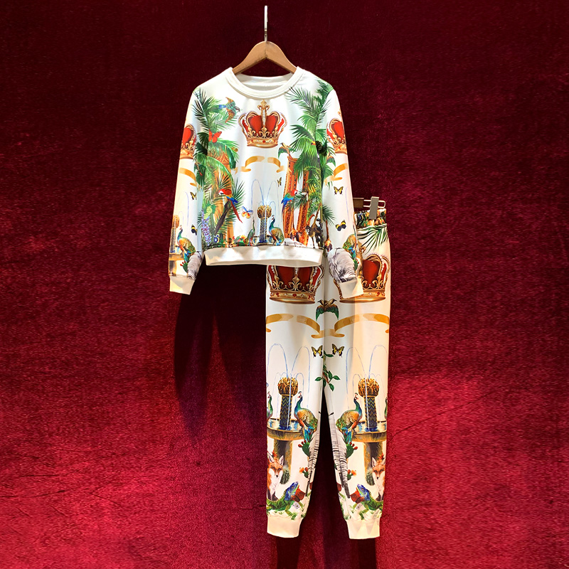 European and American women' clothing 2020 autumn new style Court crown printed long sleeve hoodie trousers suit Fashion two-piece, White
European and American women' clothing 2020 autumn new style Court crown printed long sleeve hoodie trousers suit Fashion two-piece, White