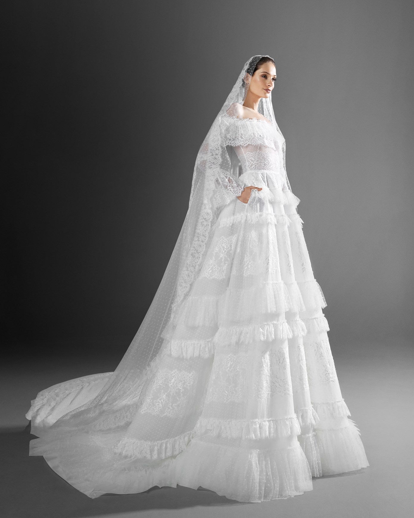 2021 Zuhair Murad A Line Wedding Dresses Sexy Off Shoulder Long Sleeve Lace Sweep Train Plus Size Tiered Ruffles Wedding Robe De Mariée