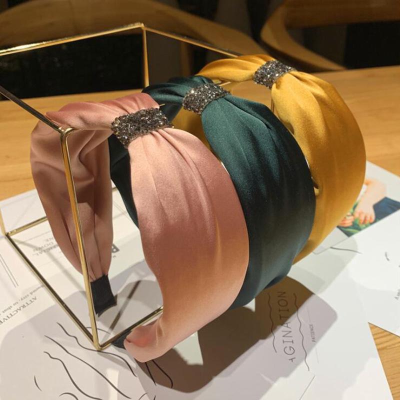 New Fashion Wide Side Headband Women Shining Rhinestone Knot Hairband Adult Solid Classic Headwear Turban Hair Accessories
New Fashion Wide Side Headband Women Shining Rhinestone Knot Hairband Adult Solid Classic Headwear Turban Hair Accessories