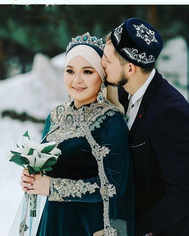 2021 Vintage Arabic Muslim Wedding Dress With Long Sleeve Crystals Beads Wrap Appliques Lace Bridal Gowns Islamic Winter Autumn Bride Dresses