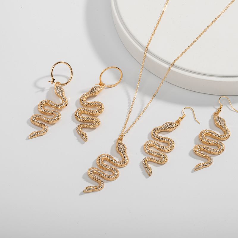 2020 New row crystal wave Cool style snake Necklace for Women