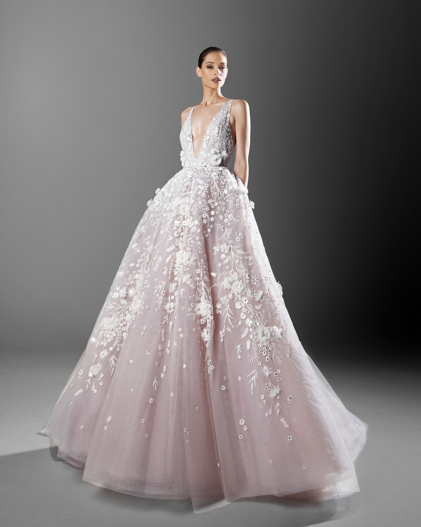 Zuhair Murad 2021 Spring Summer Wedding Dresses 3D Floral Appliqued Lace V Neck Robe De Mariée Beach Wedding Dress Bridal Gowns