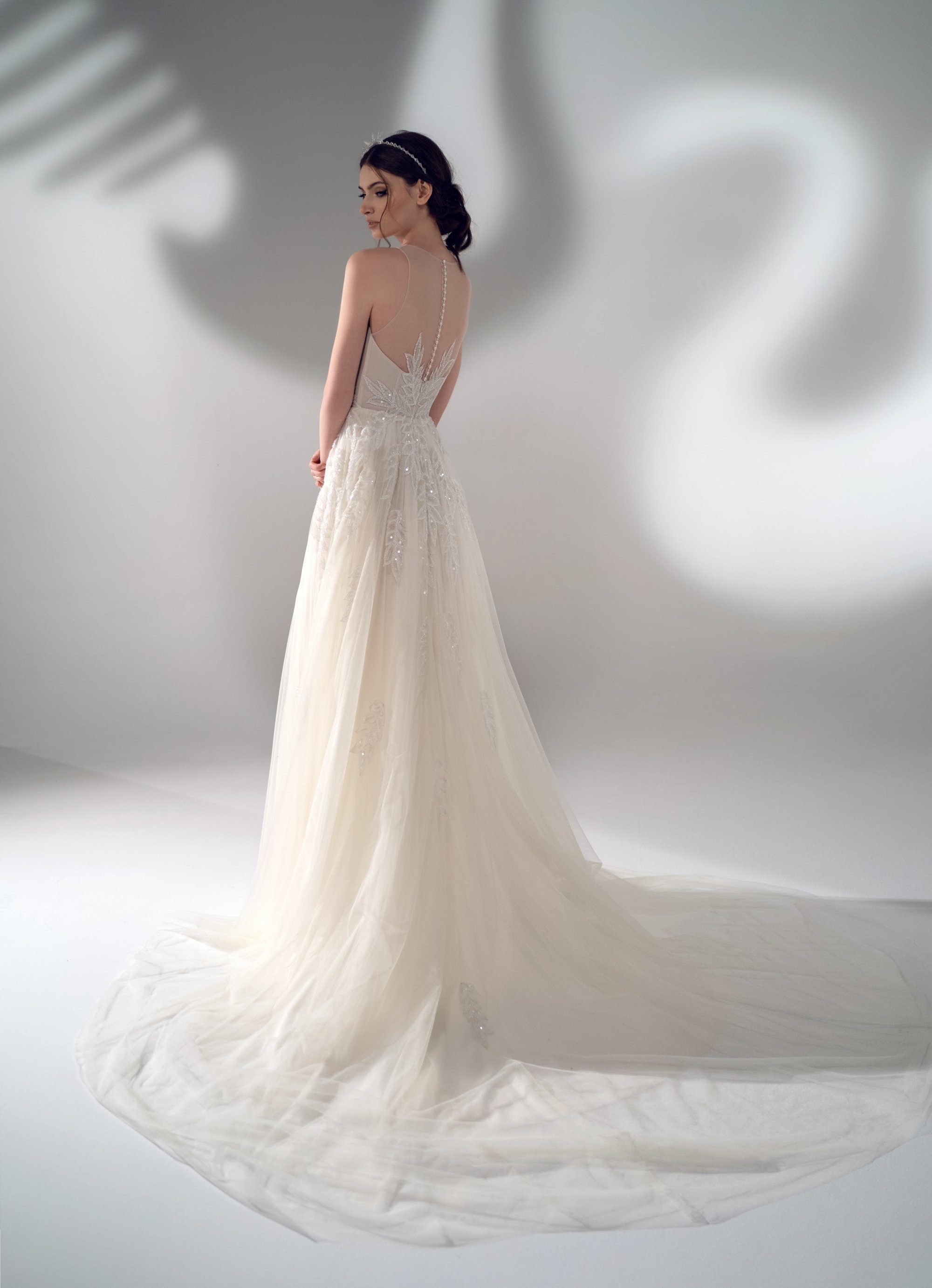 Fairy Jewel Neck Wedding Dresses Lace Applique Sleeveless Custom Made Wedding Dress Sweep Train Robes De Mariée