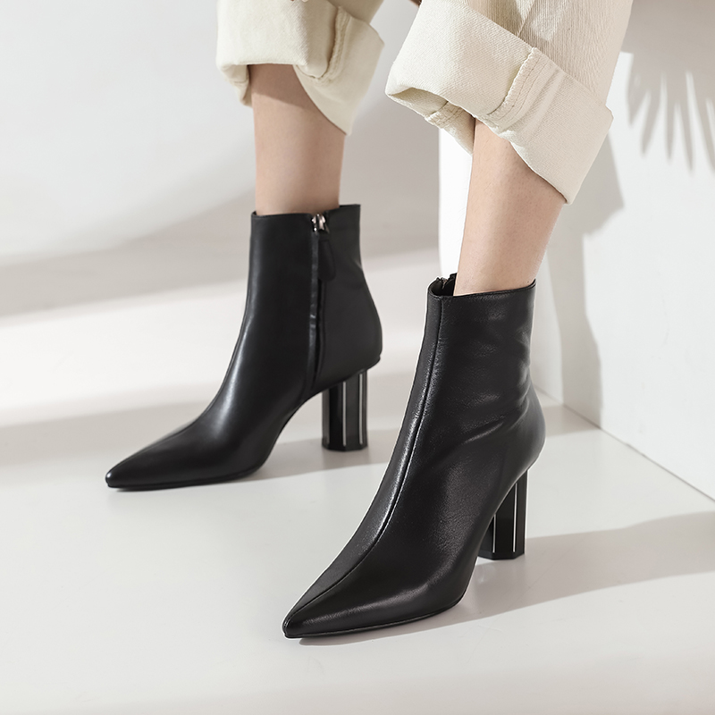 Spring/Autumn 2020 new boots women's fashion wild thick heel boots side zipper high heel leather short X125, Black
Spring/Autumn 2020 new boots women's fashion wild thick heel boots side zipper high heel leather short X125, Black