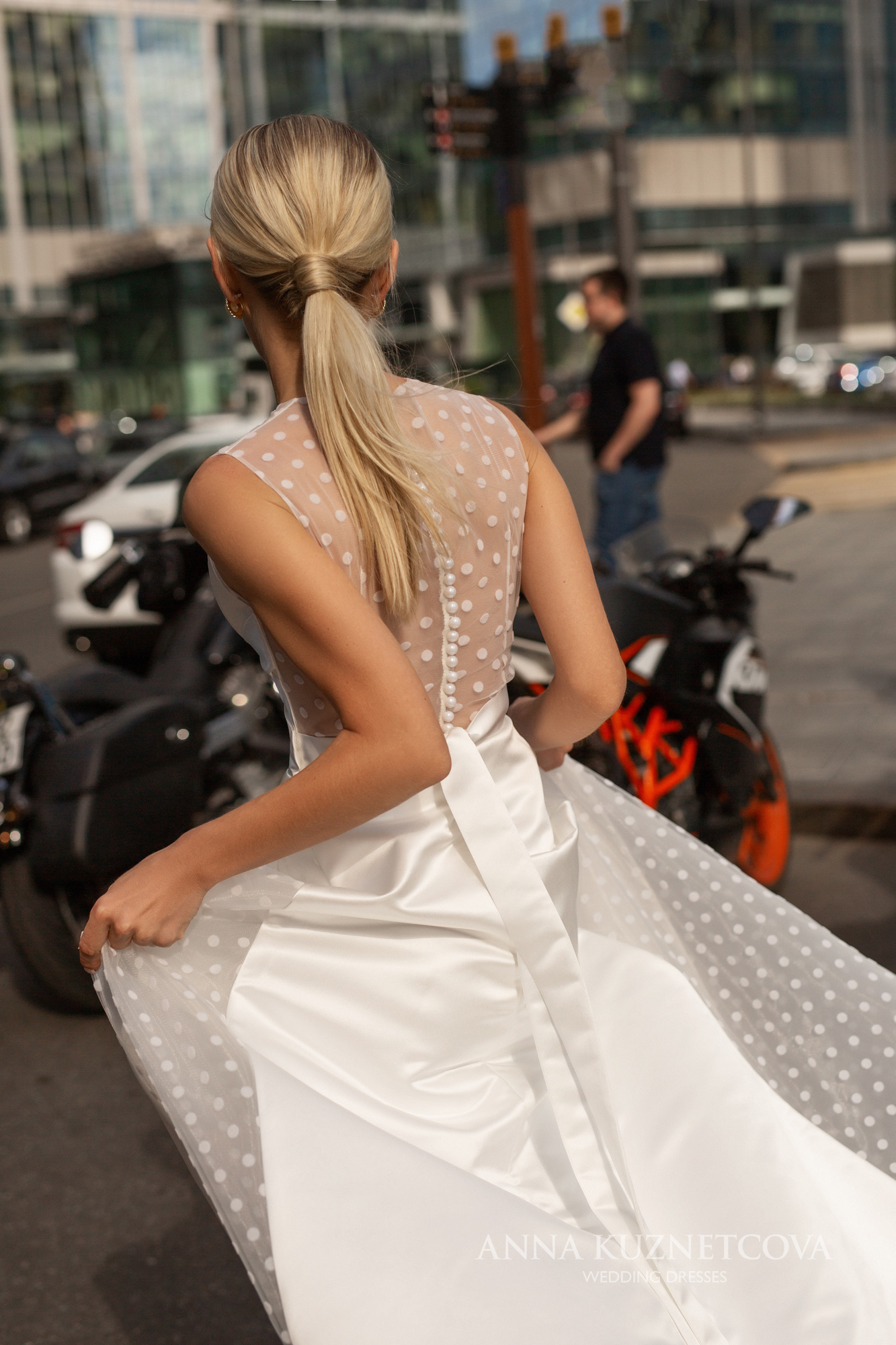 Jewel Neck Wedding Dresses Custom Made A Line Button Back vestido de novia Scoop Sweep Train Tulle Bridal Gowns Robe