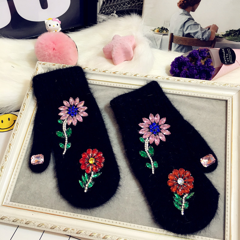 Five Fingers Gloves Women Winter Colorful Crystal Flower Design Fur Fashion Hand Warmes Brand
Five Fingers Gloves Women Winter Colorful Crystal Flower Design Fur Fashion Hand Warmes Brand