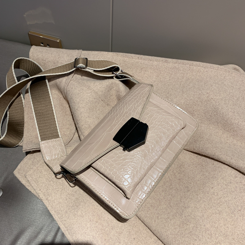 2020 New Mini Handbags Women Fashion Ins Retro Wide Shoulder Strap Messenger Bag Vintage Purse Simple Style Crossbody Bags, Black
2020 New Mini Handbags Women Fashion Ins Retro Wide Shoulder Strap Messenger Bag Vintage Purse Simple Style Crossbody Bags, Black