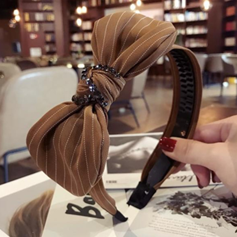 Khaki Color Striped Bow Crystals Hairband Toothed for Women Hair Accessories Side Bow Knotted Head Band Ladies Elegant Hair Hoop
Khaki Color Striped Bow Crystals Hairband Toothed for Women Hair Accessories Side Bow Knotted Head Band Ladies Elegant Hair Hoop