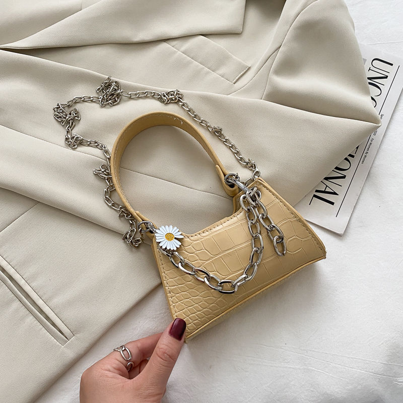 Vintage Women Mini Crossbody Bags Daisy Flower Ladies Small Handbags PU Leather Girls Clutch Purse Fashion Chain Shoulder Bag, Black
Vintage Women Mini Crossbody Bags Daisy Flower Ladies Small Handbags PU Leather Girls Clutch Purse Fashion Chain Shoulder Bag, Black