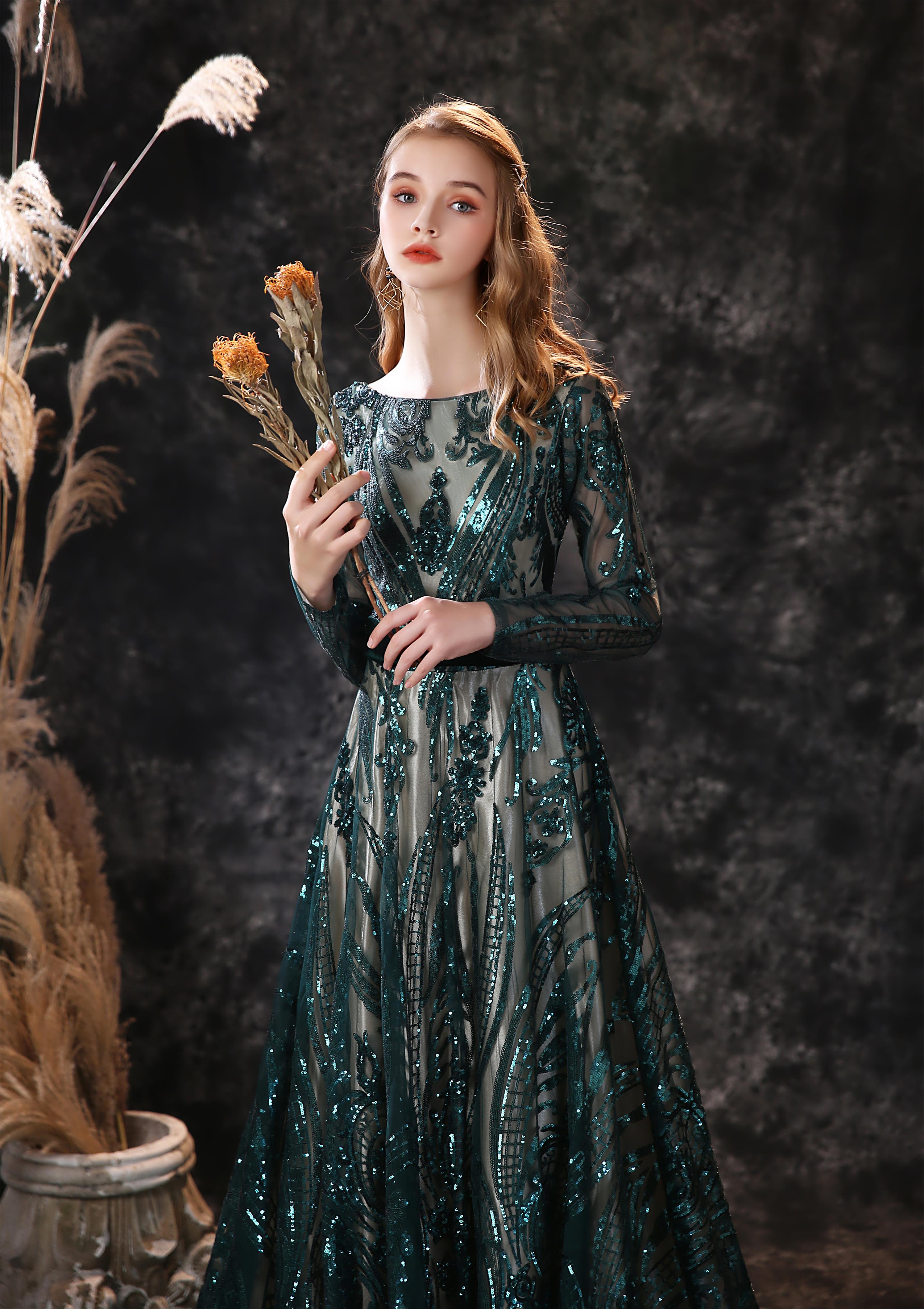 Cocktail Dresses Sequins Lace Appliques Long Sleeve Illusion Homecoming Dress Lace Up Back Prom Gowns Sweep Train Party Wear