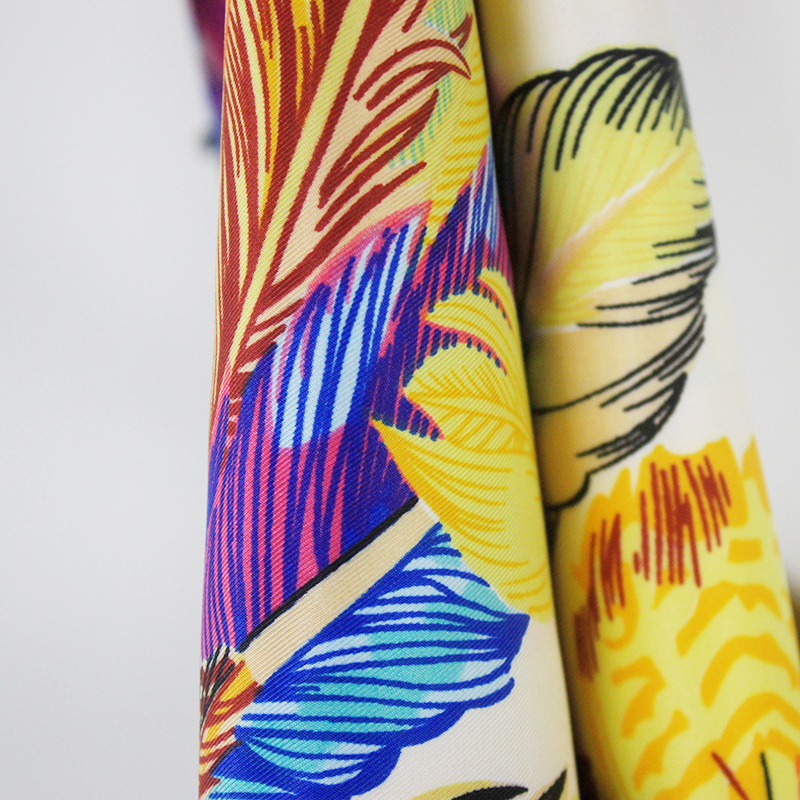 Hair Wrap Head Scarf 130 Sauqre Silk Scarf Top Indian Feather Printed Bandana Vintage Neck Foulard Femme Headwrap Versatile Accessory