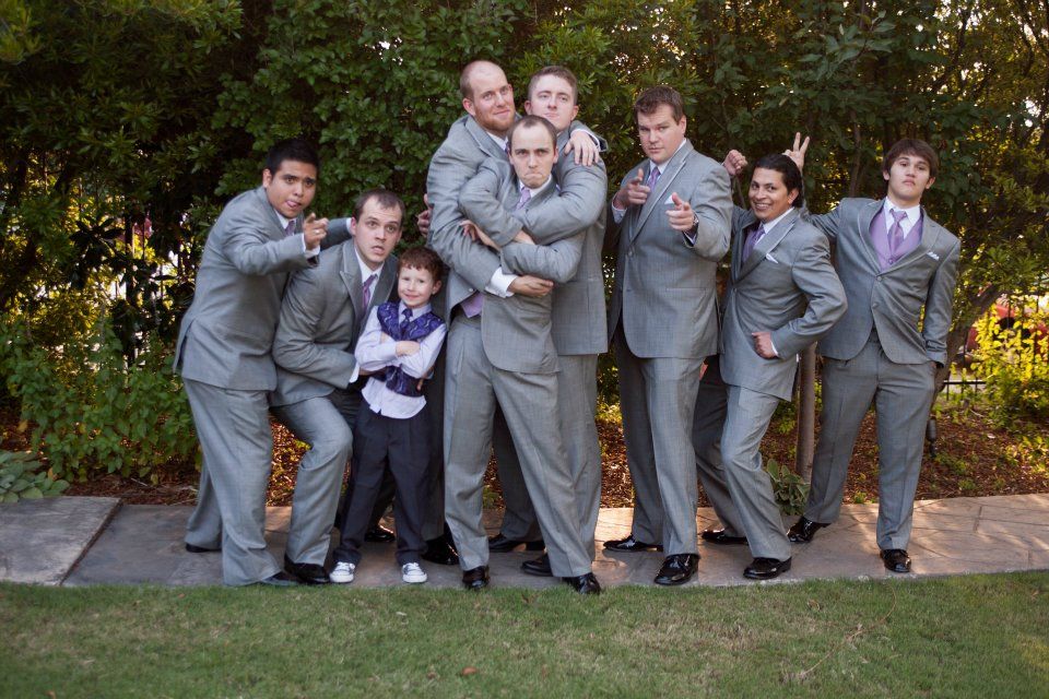 Fashion Grey Groomsmen Wedding Tuxedos Peaked Lapel Groom Best Men Wear Formal Dinner Prom Party Blazer Suits(Jacket+Pants)