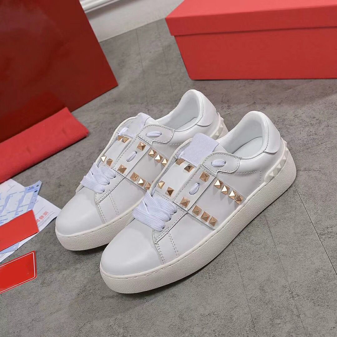2020 Rockstud Untitled Open Sneakers Men Women Calfskin Leather Shoes Platinum-finish Studs Trainers Fashion Lace-up Casual Shoes Big SIZE, Color 18
2020 Rockstud Untitled Open Sneakers Men Women Calfskin Leather Shoes Platinum-finish Studs Trainers Fashion Lace-up Casual Shoes Big SIZE, Color 18