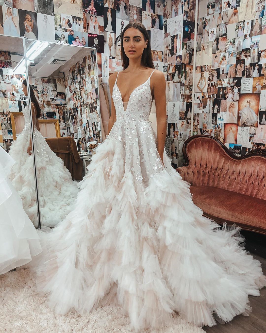 Backless Stunning Sequined Wedding Dresses Beaded Deep V Neck A Line Tiered Bridal Gowns Tulle Sweep Train Robe De Marie