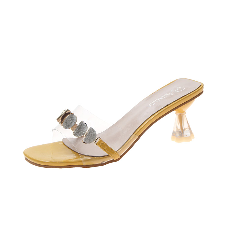 2020 summer sandals and slippers women's new style with wild crystal belt with high-heeled wear slippers, Beige
2020 summer sandals and slippers women's new style with wild crystal belt with high-heeled wear slippers, Beige